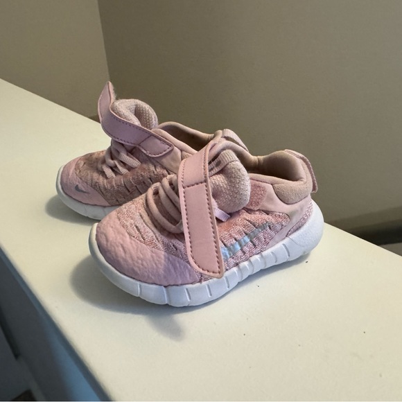 Nike Free RN 2021 "Pink Foam/Metallic Silver/White
Gently used PINK/GREY
SIZE: 4 - Picture 2 of 2